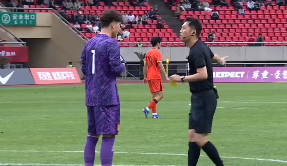 世界杯直播软件下载中心官网-U19国足激烈冲突！久尔杰维奇暴怒，杨铭锐遭报复，依合散染黄